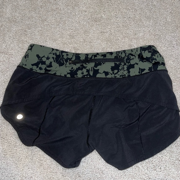 Lululemon speed short in black with green and black waistband - size 2 - Picture 2 of 3